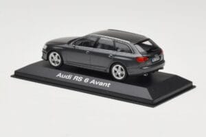 Audi RS6 C5 Avant Daytona Grey Minichamps 1:43 5010710233 Metall — bild 3 av 4
