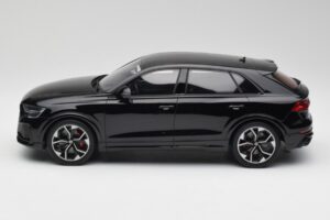 Audi RSQ8 Night Svart GT Spirit 1:18 GT305 Resin — bild 3 av 6