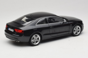 Audi S5 B8 Coupe Svart Norev 1:18 188360 Metall — bild 3 av 8