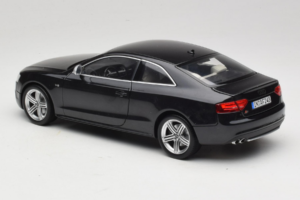 Audi S5 B8 Coupe Svart Norev 1:18 188360 Metall — bild 7 av 8