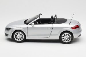 Audi TT 8J Roadster Ljussilver Minichamps 1:18 5010500515 Metall — bild 4 av 8