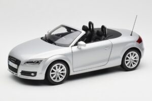 Audi TT 8J Roadster Ljussilver Minichamps 1:18 5010500515 Metall