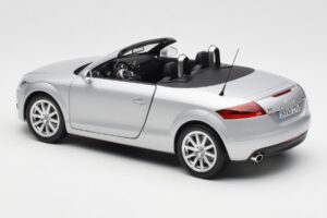 Audi TT 8J Roadster Ljussilver Minichamps 1:18 5010500515 Metall — bild 7 av 8