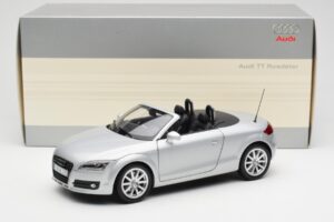 Audi TT 8J Roadster Ljussilver Minichamps 1:18 5010500515 Metall — bild 8 av 8