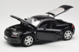 Audi TT 8N Svart Revell 1:18 08953 Metall — bild 2 av 8