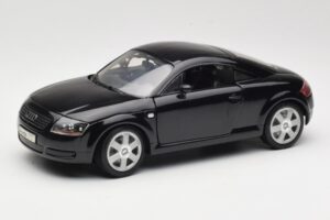 Audi TT 8N Svart Revell 1:18 08953 Metall