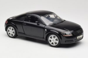 Audi TT 8N Svart Revell 1:18 08953 Metall — bild 6 av 8