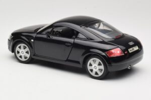 Audi TT 8N Svart Revell 1:18 08953 Metall — bild 7 av 8