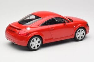 Audi TT 8N Röd Minichamps 1:18 155017022 Metall — bild 2 av 6