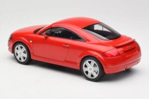Audi TT 8N Röd Minichamps 1:18 155017022 Metall — bild 5 av 6