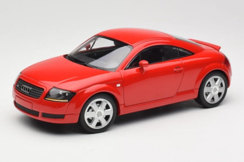 Audi TT 8N Röd Minichamps 1:18 155017022 Metall