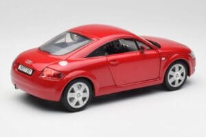 Audi TT 8N Coupe Röd Revell 1:18 89909092 Metall — bild 3 av 8