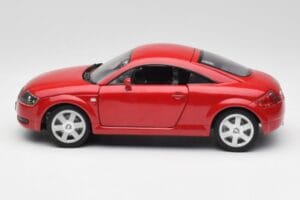Audi TT 8N Coupe Röd Revell 1:18 89909092 Metall — bild 4 av 8