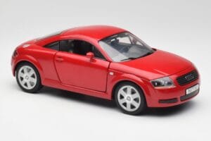 Audi TT 8N Coupe Röd Revell 1:18 89909092 Metall — bild 6 av 8