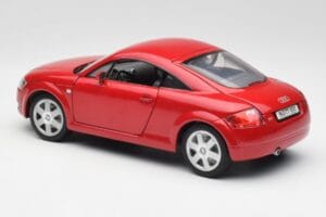 Audi TT 8N Coupe Röd Revell 1:18 89909092 Metall — bild 7 av 8
