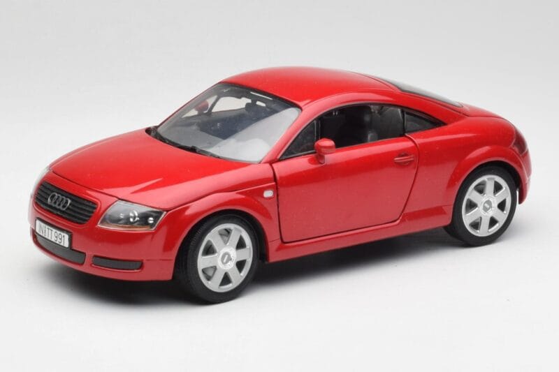 Audi TT 8N Coupe Röd Revell 1:18 89909092 Metall