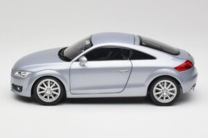 Audi TT 8N RHD Lake Silver Metallic Minichamps 1:18 150015020 Metall — bild 4 av 8