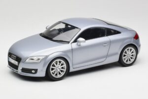 Audi TT 8N RHD Lake Silver Metallic Minichamps 1:18 150015020 Metall