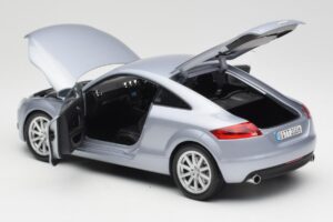 Audi TT 8N RHD Lake Silver Metallic Minichamps 1:18 150015020 Metall — bild 5 av 8