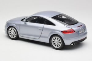 Audi TT 8N RHD Lake Silver Metallic Minichamps 1:18 150015020 Metall — bild 7 av 8