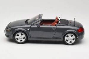 Audi TT 8N Roadster Grå Maisto 1:18 50346 Metall — bild 4 av 8