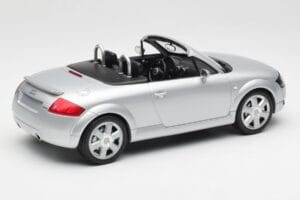 Audi TT 8N Roadster Silver Metallic Minichamps 1:18 155017031 Metall — bild 2 av 6