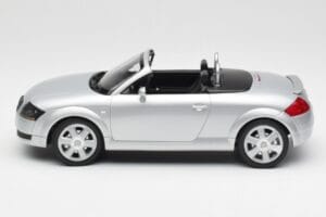 Audi TT 8N Roadster Silver Metallic Minichamps 1:18 155017031 Metall — bild 3 av 6