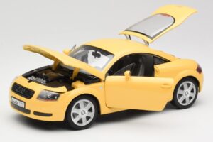 Audi TT 8N Gul Revell 1:18 08954-M1 Metall — bild 2 av 8