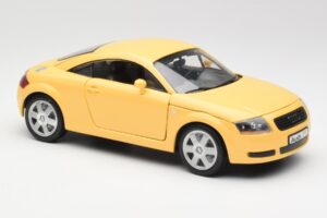 Audi TT 8N Gul Revell 1:18 08954-M1 Metall — bild 6 av 8