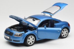Audi TT 8N Blå Revell 1:18 8954 Metall — bild 2 av 8