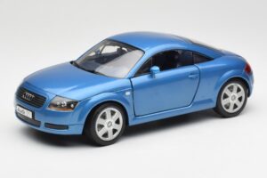 Audi TT 8N Blå Revell 1:18 8954 Metall