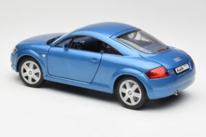 Audi TT 8N Blå Revell 1:18 8954 Metall — bild 7 av 8
