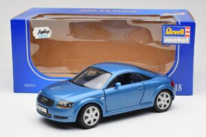 Audi TT 8N Blå Revell 1:18 8954 Metall — bild 8 av 8