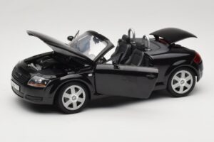 Audi TT 8N Roadster Svart Revell 1:18 8980 Metall — bild 2 av 8