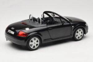 Audi TT 8N Roadster Svart Revell 1:18 8980 Metall — bild 3 av 8