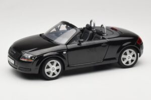 Audi TT 8N Roadster Svart Revell 1:18 8980 Metall