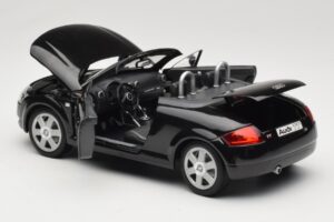 Audi TT 8N Roadster Svart Revell 1:18 8980 Metall — bild 5 av 8