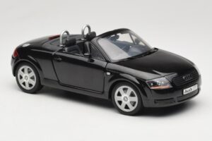 Audi TT 8N Roadster Svart Revell 1:18 8980 Metall — bild 6 av 8