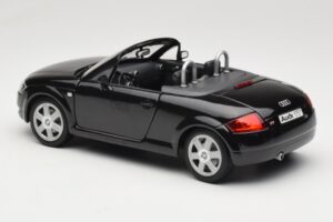 Audi TT 8N Roadster Svart Revell 1:18 8980 Metall — bild 7 av 8