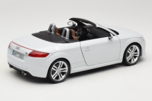 Audi TT 8S Roadster Glacier White Minichamps 1:18 5011400515 Metall — bild 3 av 8