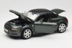 Audi TT 8N Roadster Grön Revell 1:18 8979 Metall — bild 2 av 8