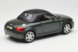 Audi TT 8N Roadster Grön Revell 1:18 8979 Metall — bild 3 av 8