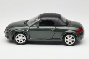Audi TT 8N Roadster Grön Revell 1:18 8979 Metall — bild 4 av 8