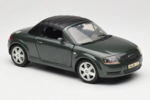 Audi TT 8N Roadster Grön Revell 1:18 8979 Metall — bild 6 av 8