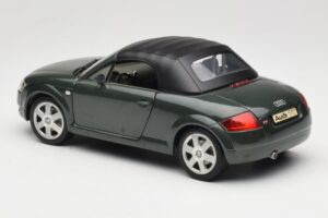 Audi TT 8N Roadster Grön Revell 1:18 8979 Metall — bild 7 av 8