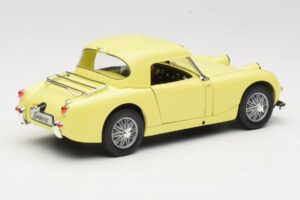 Austin-Healey Sprite Mk1 Gul Revell 1:18 8835 Metall — bild 3 av 8