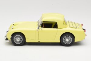 Austin-Healey Sprite Mk1 Gul Revell 1:18 8835 Metall — bild 4 av 8