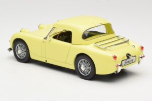 Austin-Healey Sprite Mk1 Gul Revell 1:18 8835 Metall — bild 7 av 8