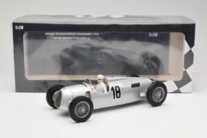 Auto Union Typ C #18 B. Rosemeyer Internationales Eifelrennen Nürburgring Winner 1936 Minichamps 1:18 155361018 Metall — bild 6 av 6