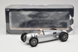 Auto Union Type C #57 H. Stuck Winner Shelsley Walsh Hill Climb 1936 Minichamps 1:18 155361057 Metall — bild 6 av 6